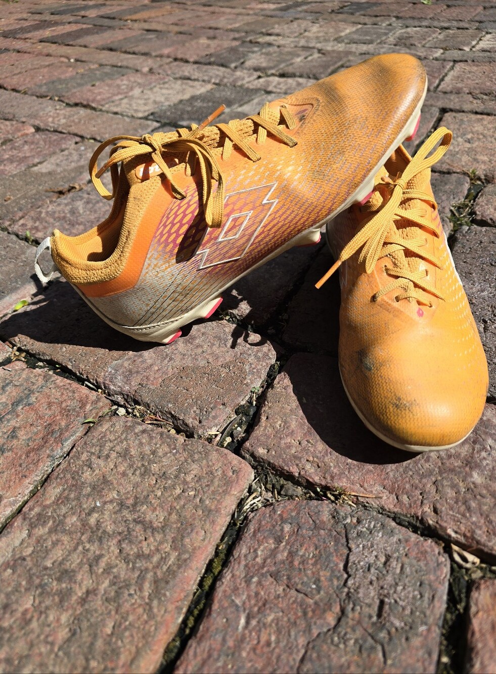 Lotto Kids' Orange Soccer Cleats Size 4.5 Sports Football Cleats Vguc